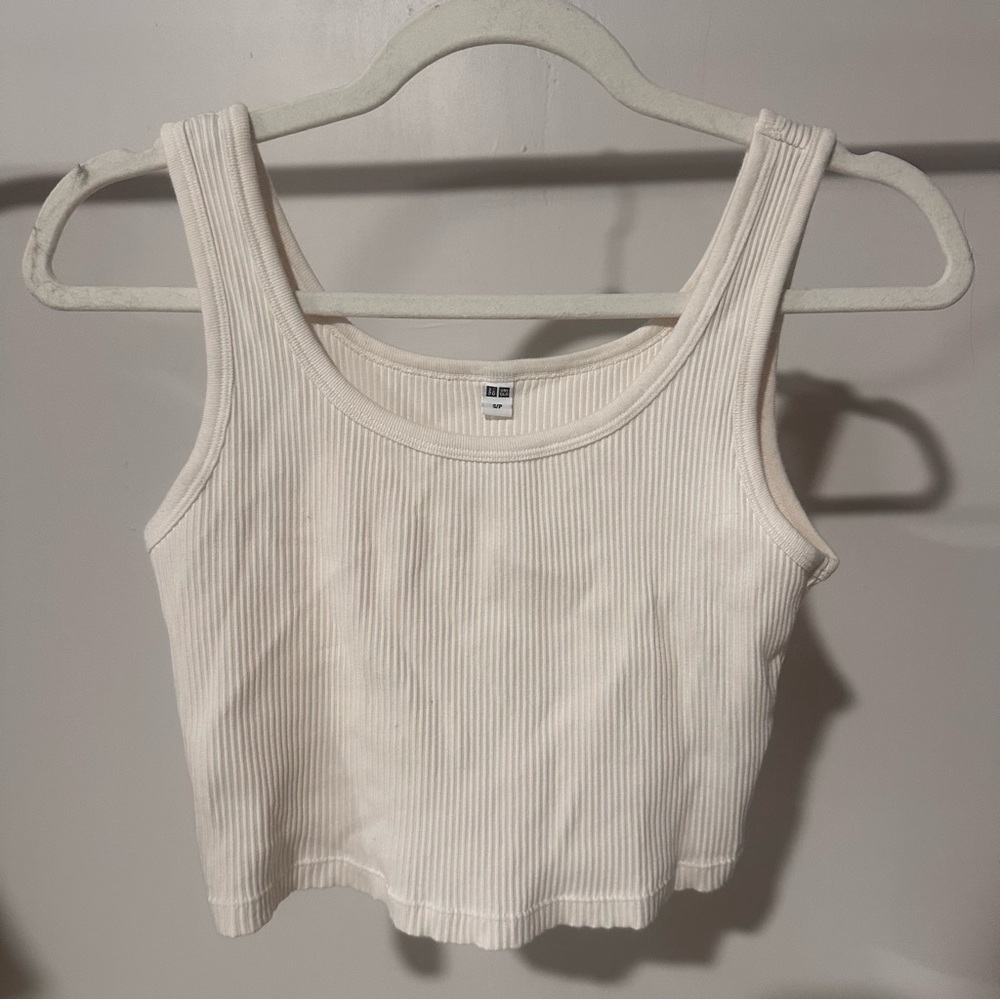 ❤️ UNICLO Women's Cream Ribbed Tank Top